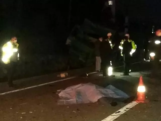 İki kişinin öldüğü kazada acı gerçek! Ortağını kurtarmak isterken otomobilin altında kaldı