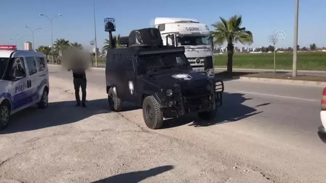İncirlik Üssü yakınında kurusıkı tabancayla ateş açan 3 zanlı yakalandı İncirlik Üssü yakınında kurusıkı tabancayla ateş açan 3 zanlı yakalandı
