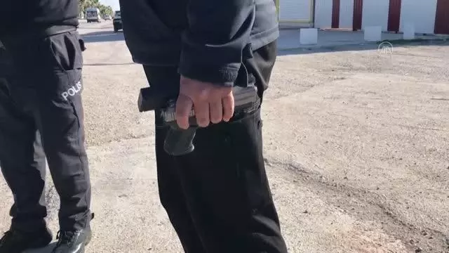 İncirlik Üssü yakınında kurusıkı tabancayla ateş açan 3 zanlı yakalandı İncirlik Üssü yakınında kurusıkı tabancayla ateş açan 3 zanlı yakalandı