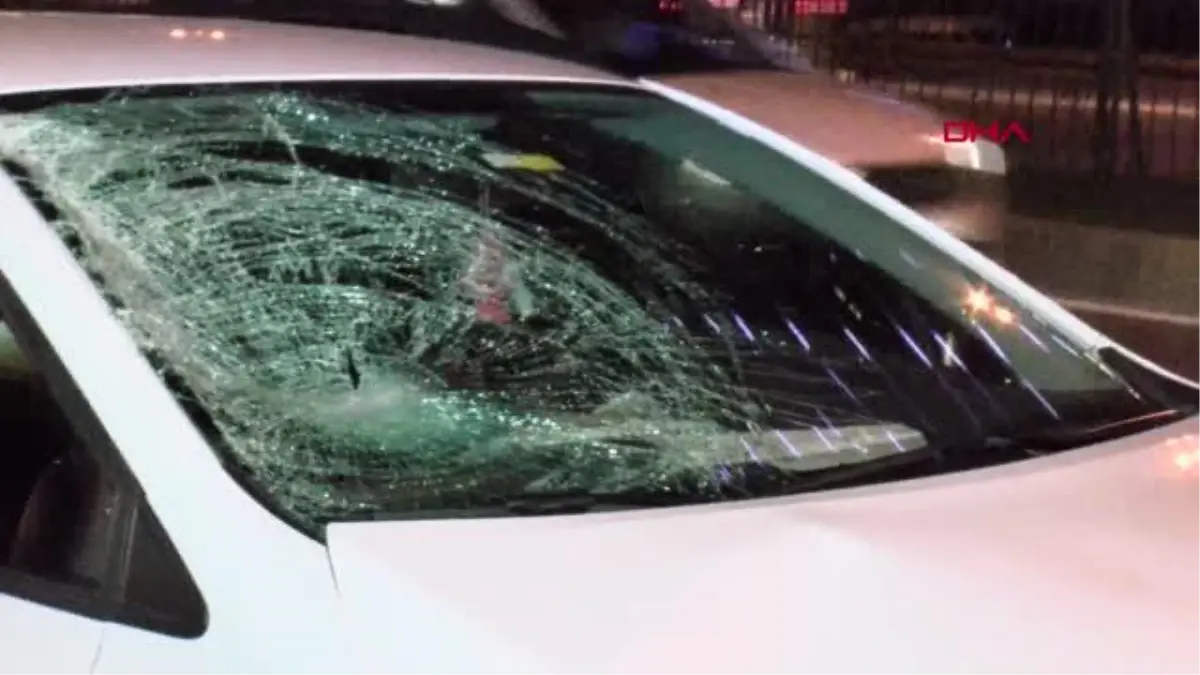 BEŞİKTAŞ'TA YOLUN KARŞISINA GEÇMEK İSTERKEN OTOMOBİLİN ÇARPTIĞI YABANCI UYRUKLU KİŞİ AĞIR YARALANDI