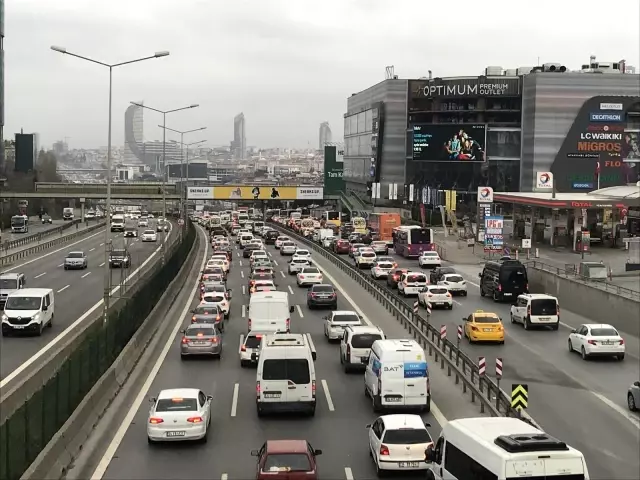 İstanbul'da kısıtlama sonrası trafik yoğunluğu İstanbul'da kısıtlama sonrası trafik yoğunluğu