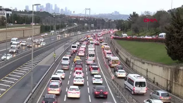 Son dakika haber! İSTANBUL-SOKAĞA ÇIKMA KISITLAMASININ ARDINDAN 15 TEMMUZ ŞEHİTLER KÖPRÜSÜ'NDE TRAFİK YOĞUNLUĞU Son dakika haber! İSTANBUL-SOKAĞA ÇIKMA KISITLAMASININ ARDINDAN 15 TEMMUZ ŞEHİTLER KÖPRÜSÜ'NDE TRAFİK YOĞUNLUĞU