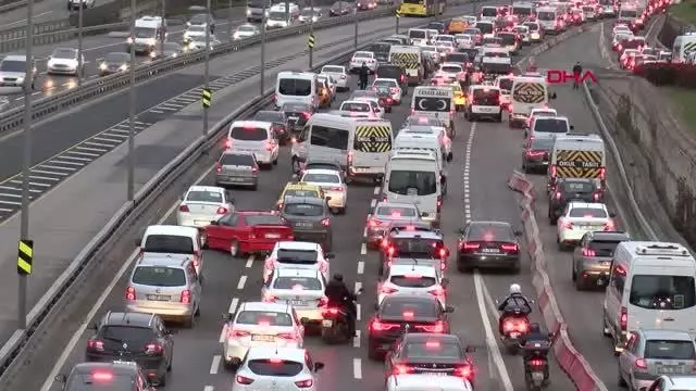 Son dakika haber! İSTANBUL-SOKAĞA ÇIKMA KISITLAMASININ ARDINDAN 15 TEMMUZ ŞEHİTLER KÖPRÜSÜ'NDE TRAFİK YOĞUNLUĞU Son dakika haber! İSTANBUL-SOKAĞA ÇIKMA KISITLAMASININ ARDINDAN 15 TEMMUZ ŞEHİTLER KÖPRÜSÜ'NDE TRAFİK YOĞUNLUĞU