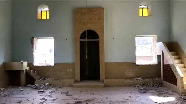 İzmir depreminde zarar gören camiinin yıkımına başlandı