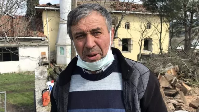 İzmir depreminde zarar gören camiinin yıkımına başlandı