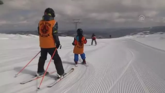 KASTAMONU - 5 yaşındaki Yusuf kayak yeteneği ile dikkati çekiyor