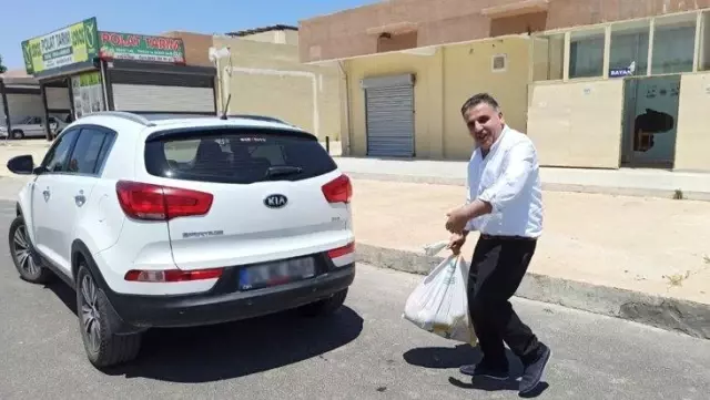 Kooperatif başkanı, lüks aracıyla gelip fakir fukaranın hakkı olan yardımı alıp gitti Kooperatif başkanı, lüks aracıyla gelip fakir fukaranın hakkı olan yardımı alıp gitti