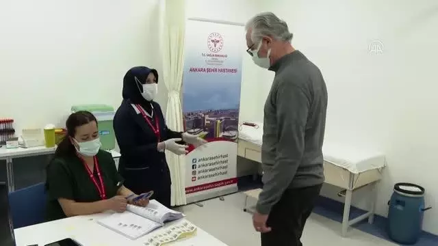 Kovid-19 aşılama sürecinde 60 yaş üzeri vatandaşlar ve eşleri ile bazı kronik hastaların aşılanmasına başlandı Kovid-19 aşılama sürecinde 60 yaş üzeri vatandaşlar ve eşleri ile bazı kronik hastaların aşılanmasına başlandı
