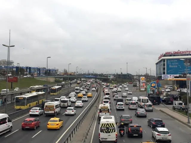 Mega kent, yeni haftaya trafik yoğunluğu ile başladı Mega kent, yeni haftaya trafik yoğunluğu ile başladı