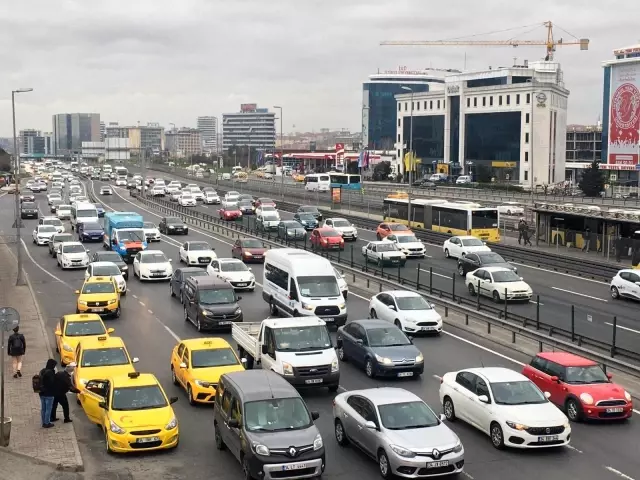 Mega kent, yeni haftaya trafik yoğunluğu ile başladı Mega kent, yeni haftaya trafik yoğunluğu ile başladı