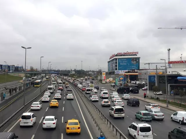 Mega kent, yeni haftaya trafik yoğunluğu ile başladı Mega kent, yeni haftaya trafik yoğunluğu ile başladı