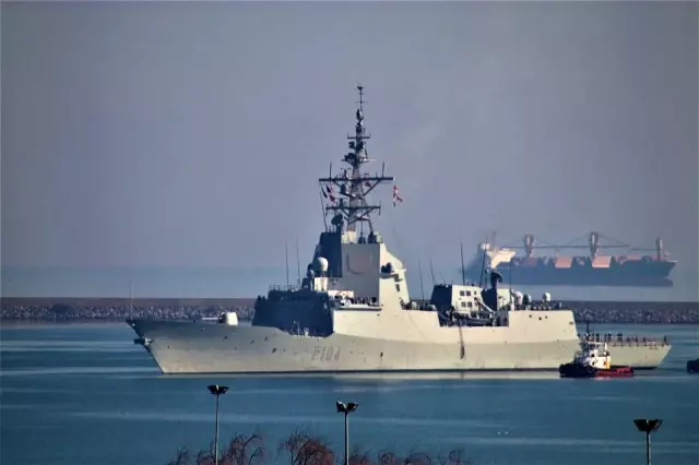 Son dakika haberi: NATO'nun Samsun çıkarması: 3 savaş gemisi limana demirledi Son dakika haberi: NATO'nun Samsun çıkarması: 3 savaş gemisi limana demirledi