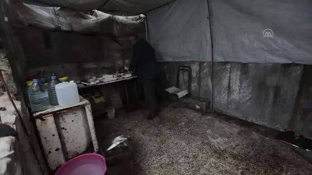 Son dakika gündem: Suriye'deki savaşta evlatlarını yitiren Palmiralı baba, antik kentin yıkılan eserlerini maketlerle yaşatıyor
