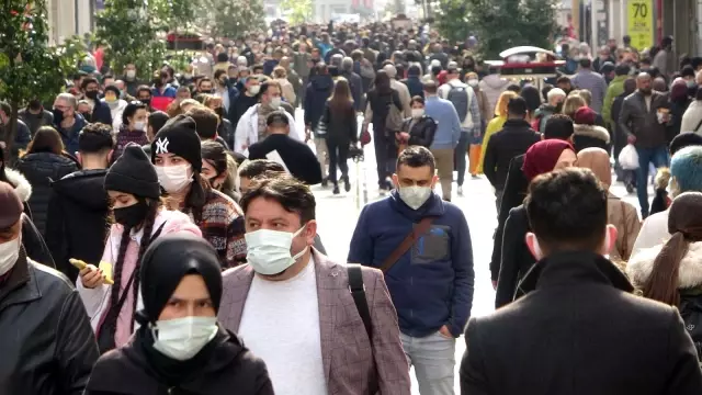 Taksim ve İstiklal'de hafta başı yoğunluğu: Maske takmayanlar gözden kaçmadı