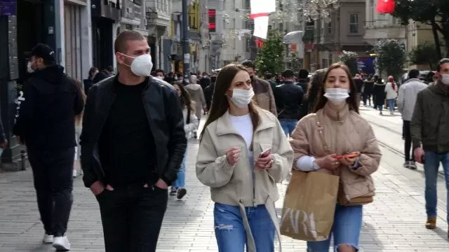 Taksim ve İstiklal'de hafta başı yoğunluğu: Maske takmayanlar gözden kaçmadı