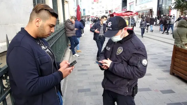 Taksim ve İstiklal'de hafta başı yoğunluğu: Maske takmayanlar gözden kaçmadı