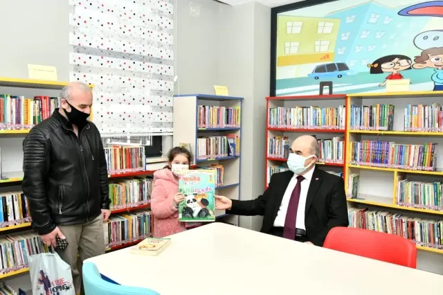 Samsun Valisi Zülkif Dağlı, Gazi İl Halk Kütüphanesini ziyaret etti Açıklaması Samsun Valisi Zülkif Dağlı, Gazi İl Halk Kütüphanesini ziyaret etti Açıklaması
