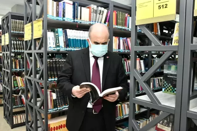 Samsun Valisi Zülkif Dağlı, Gazi İl Halk Kütüphanesini ziyaret etti Açıklaması Samsun Valisi Zülkif Dağlı, Gazi İl Halk Kütüphanesini ziyaret etti Açıklaması