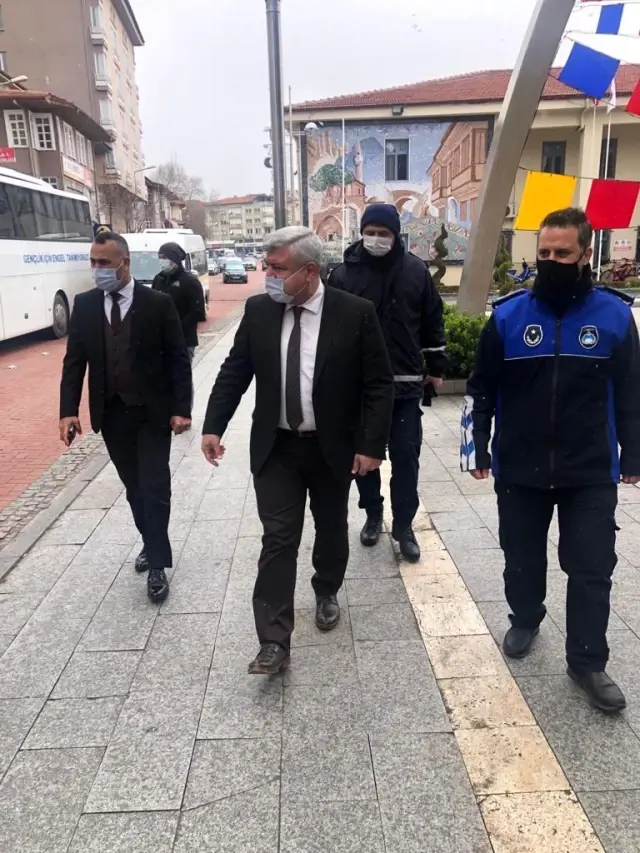 Zabıtadan 5 ilçede Covid-19 denetimi Zabıtadan 5 ilçede Covid-19 denetimi