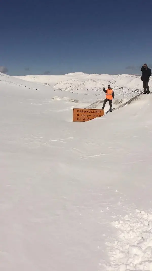 10 gündür kardan kapalı Ağrı- Kağızman- Kars yolu ulaşıma açıldı 10 gündür kardan kapalı Ağrı- Kağızman- Kars yolu ulaşıma açıldı