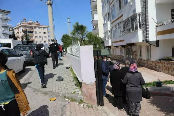16 yaşındaki genç kız, 5 katlı binanın çatısından atlayarak yaşamına son verdi 16 yaşındaki genç kız, 5 katlı binanın çatısından atlayarak yaşamına son verdi