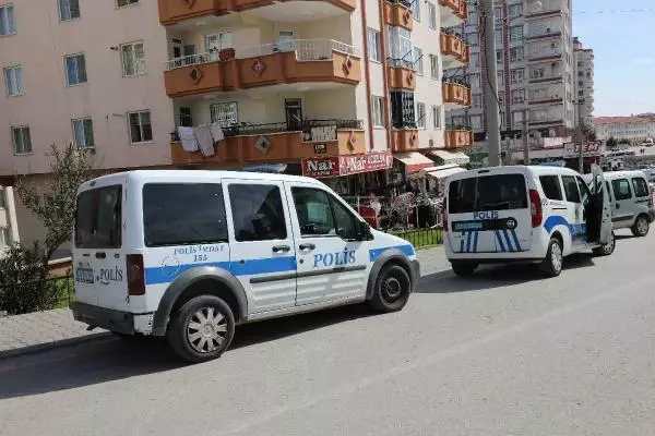 16 yaşındaki genç kız, 5 katlı binanın çatısından atlayarak yaşamına son verdi 16 yaşındaki genç kız, 5 katlı binanın çatısından atlayarak yaşamına son verdi