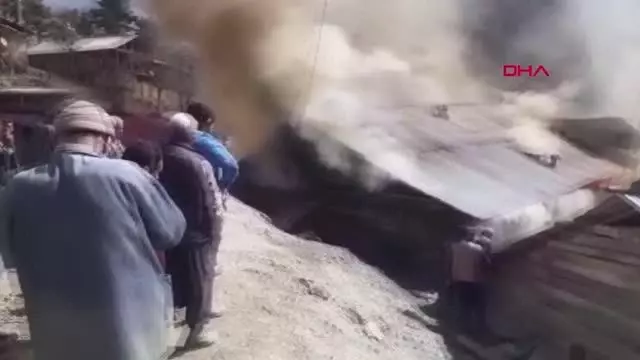 ADANA Feke'de yangın çıkan ev, kullanılamaz hale geldi ADANA Feke'de yangın çıkan ev, kullanılamaz hale geldi