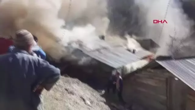 ADANA Feke'de yangın çıkan ev, kullanılamaz hale geldi ADANA Feke'de yangın çıkan ev, kullanılamaz hale geldi