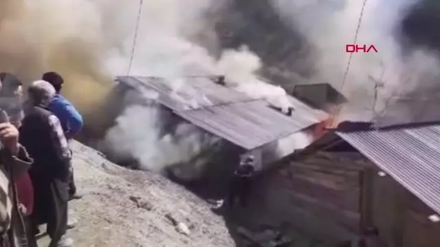 ADANA Feke'de yangın çıkan ev, kullanılamaz hale geldi ADANA Feke'de yangın çıkan ev, kullanılamaz hale geldi