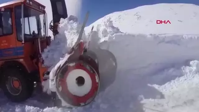 10 gündür kardan kapalı Ağrı- Kağızman- Kars yolu ulaşıma açıldı 10 gündür kardan kapalı Ağrı- Kağızman- Kars yolu ulaşıma açıldı