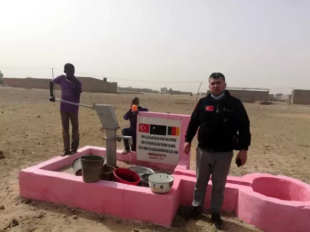 Ağrı Gönül Elçisi Uluslararası Yardım Derneği Afrikalı yetimlerin yüzünü güldürdü Ağrı Gönül Elçisi Uluslararası Yardım Derneği Afrikalı yetimlerin yüzünü güldürdü