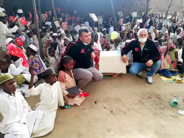Ağrı Gönül Elçisi Uluslararası Yardım Derneği Afrikalı yetimlerin yüzünü güldürdü Ağrı Gönül Elçisi Uluslararası Yardım Derneği Afrikalı yetimlerin yüzünü güldürdü