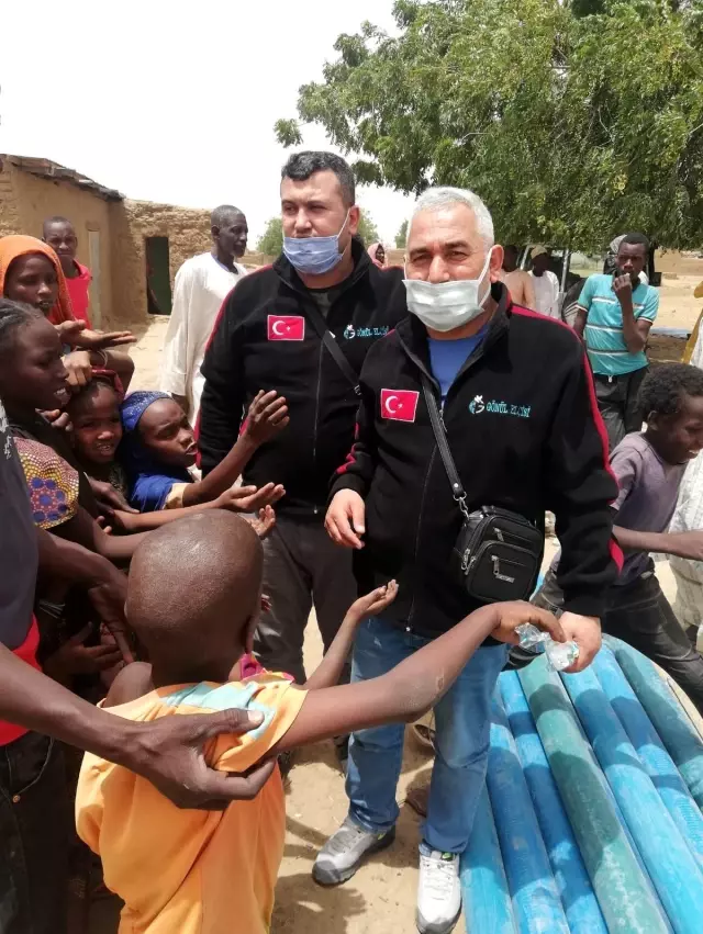 Ağrı Gönül Elçisi Uluslararası Yardım Derneği Afrikalı yetimlerin yüzünü güldürdü Ağrı Gönül Elçisi Uluslararası Yardım Derneği Afrikalı yetimlerin yüzünü güldürdü