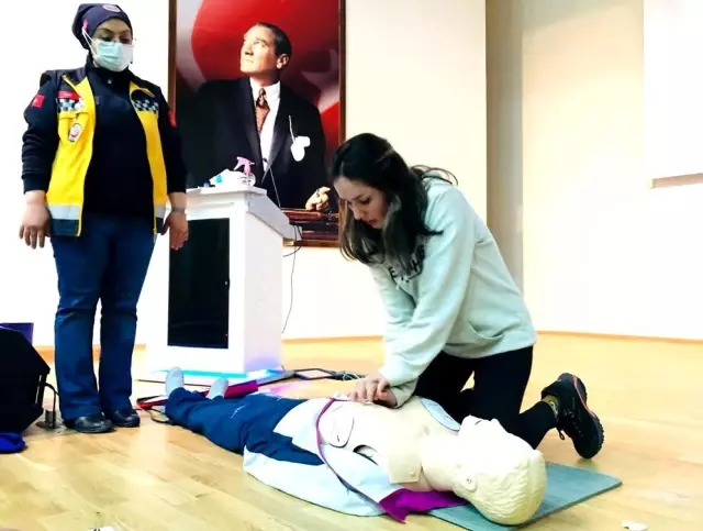 AİÇÜ'de Ağrı Dağı'nda rehberlik yapacaklar için temel dağcılık eğitimi veriliyor AİÇÜ'de Ağrı Dağı'nda rehberlik yapacaklar için temel dağcılık eğitimi veriliyor