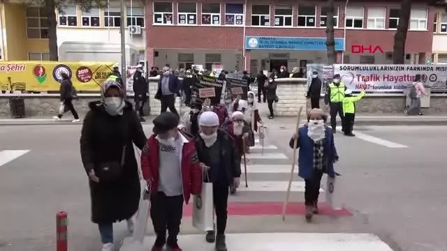 AMASYA Amasya'da yaya geçitlerine 'kırmızı çizgi' uygulaması AMASYA Amasya'da yaya geçitlerine 'kırmızı çizgi' uygulaması