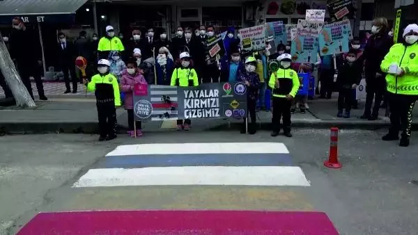 AMASYA Amasya'da yaya geçitlerine 'kırmızı çizgi' uygulaması AMASYA Amasya'da yaya geçitlerine 'kırmızı çizgi' uygulaması