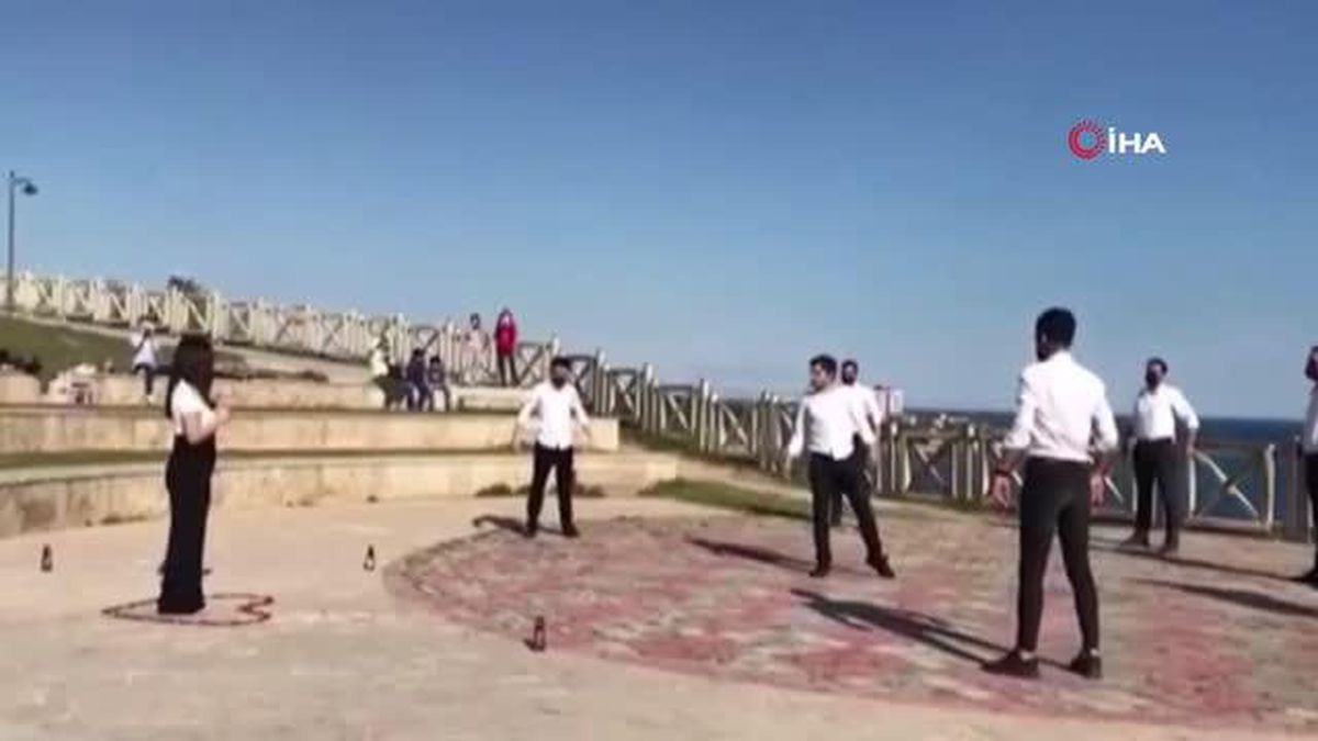 Antalya'da zeybekli evlilik teklifi
