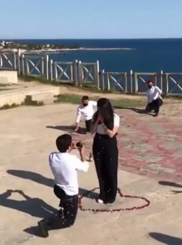 Antalyalı genç, 'Efeler' gibi evlilik teklifi etti Antalyalı genç, 'Efeler' gibi evlilik teklifi etti