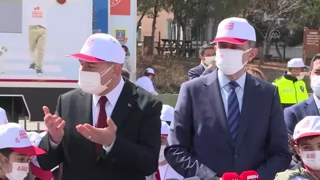 Son dakika haberi... Bakanlar Soylu ve Selçuk, 'Yayalar Kırmızı Çizgimizdir' programına katıldı (2) Son dakika haberi... Bakanlar Soylu ve Selçuk, 'Yayalar Kırmızı Çizgimizdir' programına katıldı (2)
