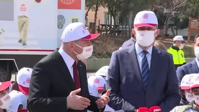 Son dakika haberi... Bakanlar Soylu ve Selçuk, 'Yayalar Kırmızı Çizgimizdir' programına katıldı (2) Son dakika haberi... Bakanlar Soylu ve Selçuk, 'Yayalar Kırmızı Çizgimizdir' programına katıldı (2)