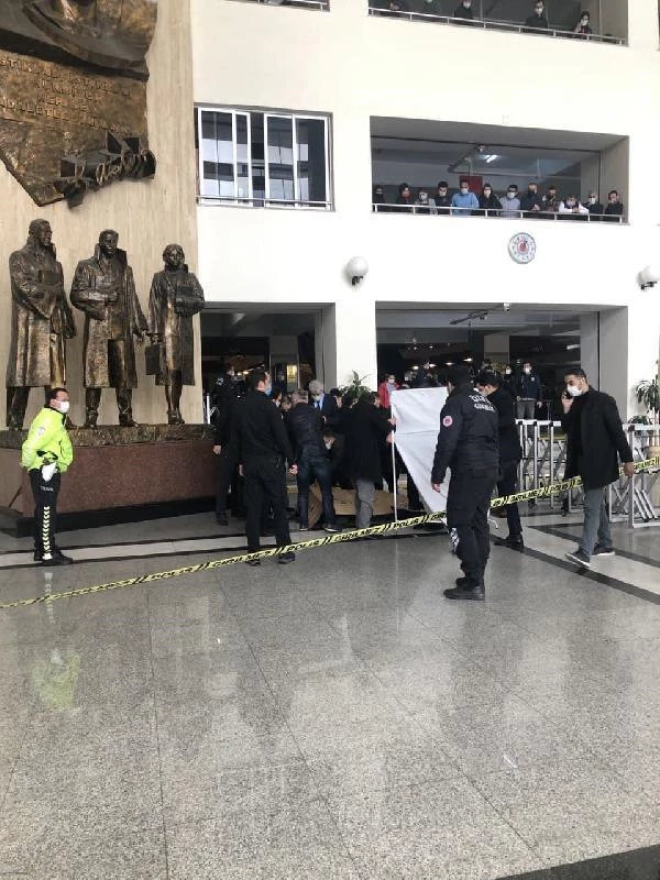 Bakırköy Adalet Sarayı'nda intihar girişimi (1)