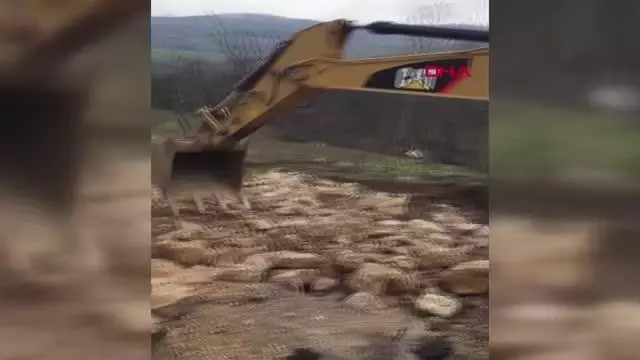 BURSA Heyelan nedeniyle yol çöktü, mahalleye giriş ve çıkışlar kapandı BURSA Heyelan nedeniyle yol çöktü, mahalleye giriş ve çıkışlar kapandı