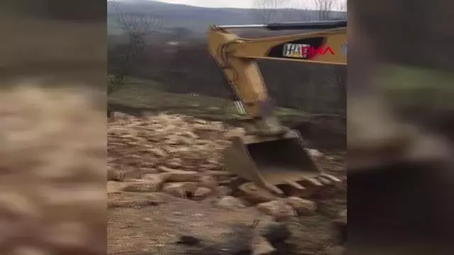 BURSA Heyelan nedeniyle yol çöktü, mahalleye giriş ve çıkışlar kapandı BURSA Heyelan nedeniyle yol çöktü, mahalleye giriş ve çıkışlar kapandı