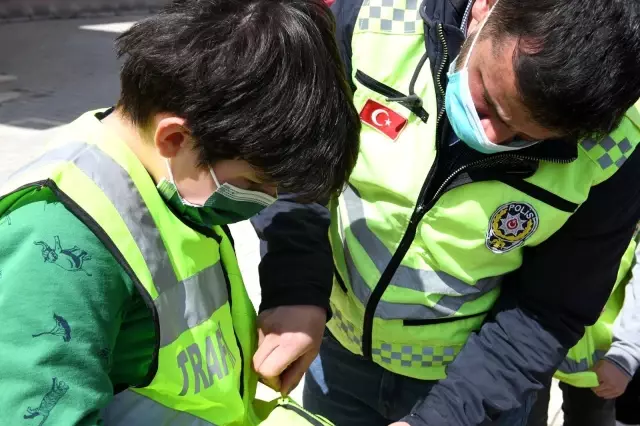 Çatak'ta 'Yaya Önceliği Kırmızı Çizgimizdir' etkinliği düzenlendi Çatak'ta 'Yaya Önceliği Kırmızı Çizgimizdir' etkinliği düzenlendi