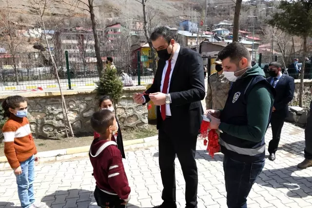 Çatak'ta 'Yaya Önceliği Kırmızı Çizgimizdir' etkinliği düzenlendi Çatak'ta 'Yaya Önceliği Kırmızı Çizgimizdir' etkinliği düzenlendi