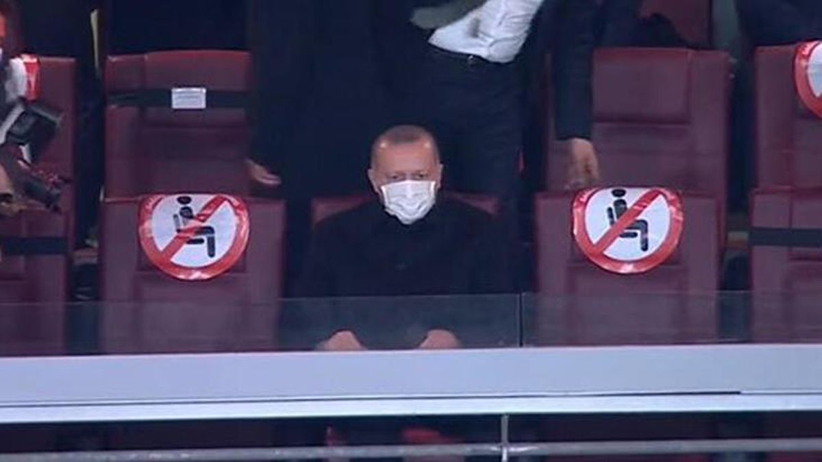Cumhurbaşkanı Erdoğan, Türkiye-Letonya maçını izlemek için Atatürk Olimpiyat Stadı'na geldi