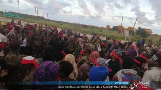 DAEŞ yeniden hortladı! Afrika'daki stratejik kenti ele geçirdiler, sokaklar cansız bedenlerle dolup taşıyor DAEŞ yeniden hortladı! Afrika'daki stratejik kenti ele geçirdiler, sokaklar cansız bedenlerle dolup taşıyor
