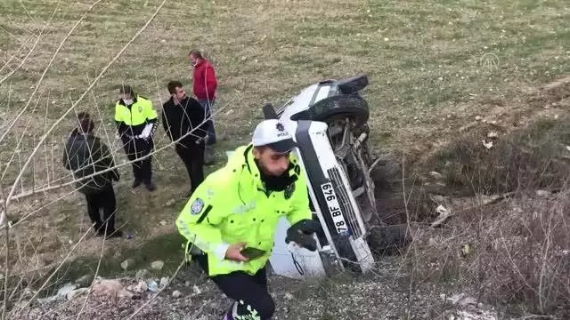 Devrilen otomobilin sürücüsü yaralandı Devrilen otomobilin sürücüsü yaralandı