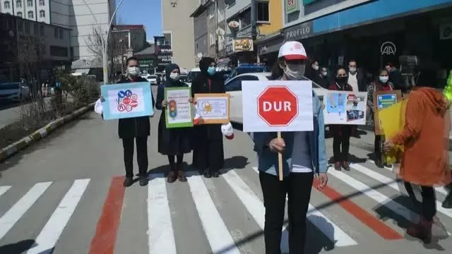 Doğu Anadolu'da 'Yaya Önceliği Kırmızı Çizgimizdir' etkinliği düzenlendi Doğu Anadolu'da 'Yaya Önceliği Kırmızı Çizgimizdir' etkinliği düzenlendi