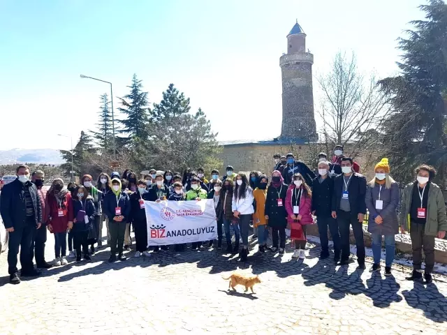 Erzincanlı gençler, Elazığ'ı gezdi Erzincanlı gençler, Elazığ'ı gezdi
